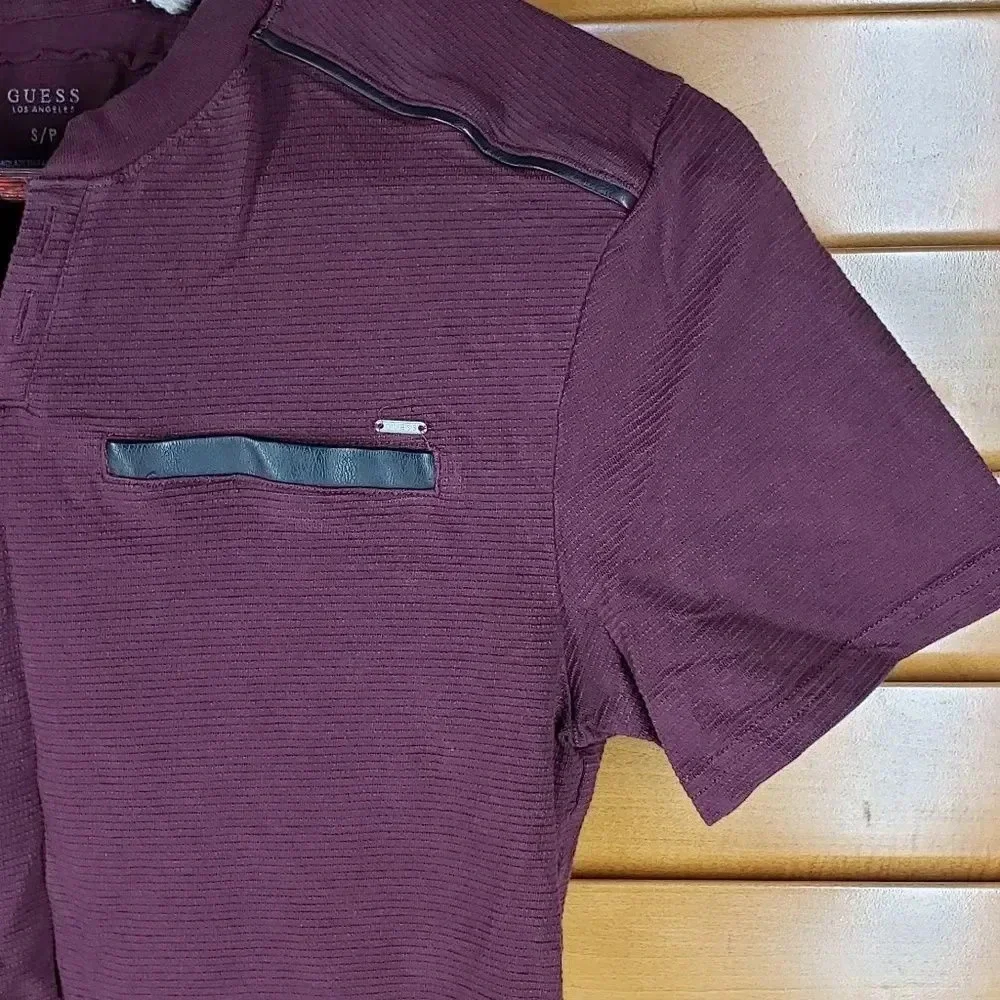 Guess Men's Tshirt In Burgundy - Picture 3 of 5